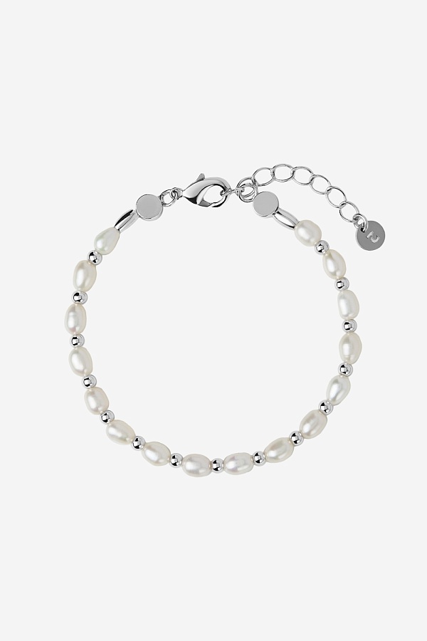 Браслет из удлиненных жемчужин с разделителями
