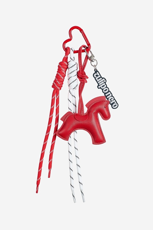 Брелок с красной лошадкой