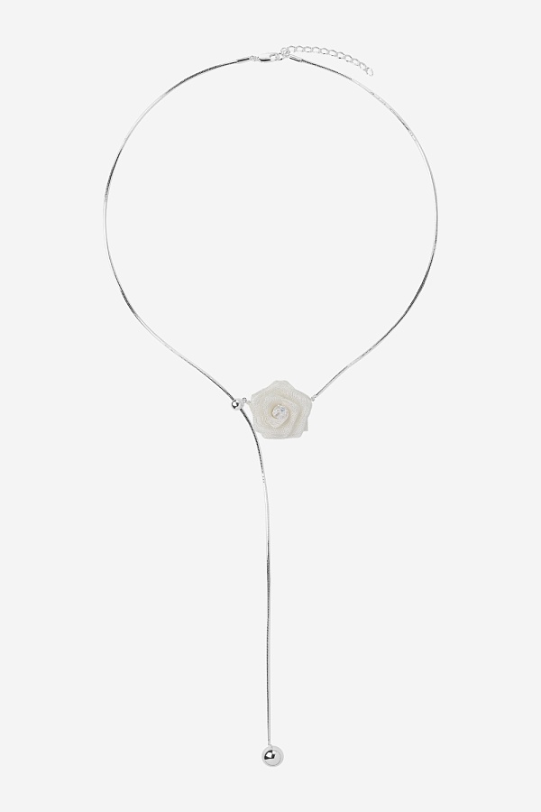 Колье-цепочка с розой из сетки