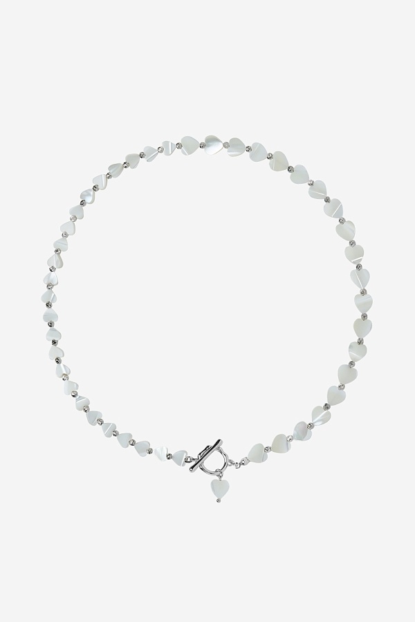 Колье с сердечками из ракушек